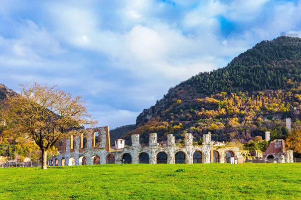 Rovine Anfiteatro Romano Costruito Duemila Anni Città Gubbio Tra Montagne — Foto Stock