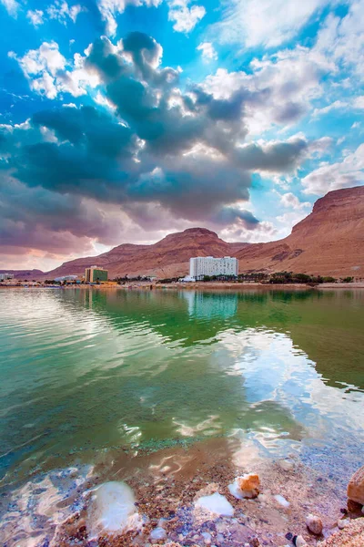 Ancient Terracotta Colored Mountains Low Winter Clouds Reflected Green Water — Stock Photo, Image