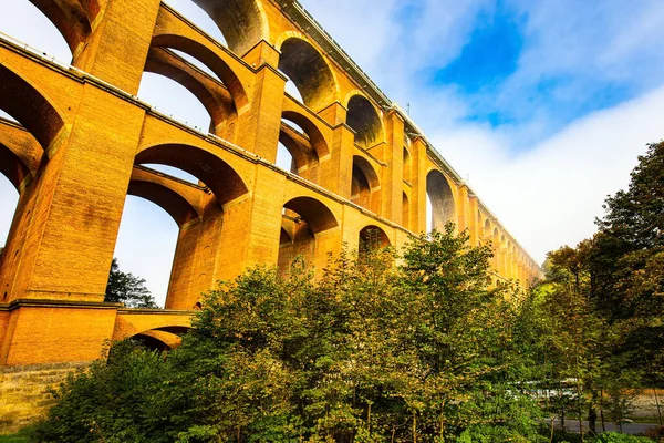 Goltzsch Viaduct Den Största Röda Tegelviadukten Världen Solig Kall Morgon — Stockfoto