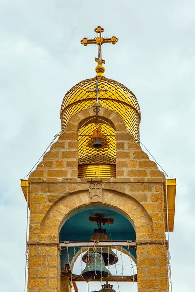 钟塔顶部有十字架 约旦的Gerasim修道院是耶路撒冷东正教的男性修道院 以色列 修道院建于1500年前 最近才修复 — 图库照片