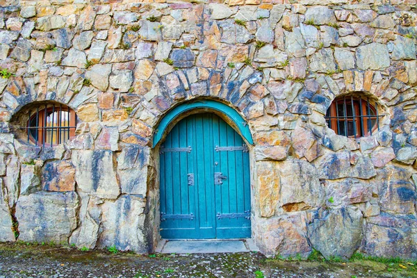 Живописная Деревянная Дверь Массивной Стене Средневекового Замка Закат Рейнские Замки — стоковое фото