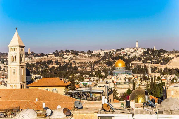 Harangtorony Keresztény Negyedben Jeruzsálem Teteje Szent Sír Templomának Kupolái Napnyugta — Stock Fotó
