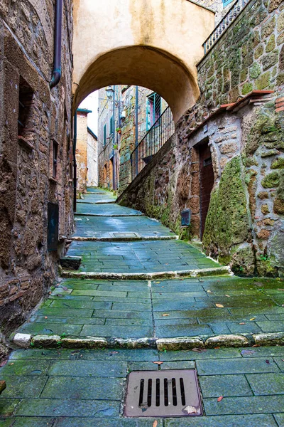 Narrow Street Covered Bridge Etruscan Towns Tuscany Towns Have Existed — стоковое фото