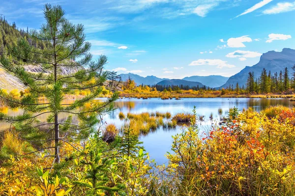 Grandiose Landscape Rocky Mountains Canada Magic Northern Indian Summer Lake — Zdjęcie stockowe