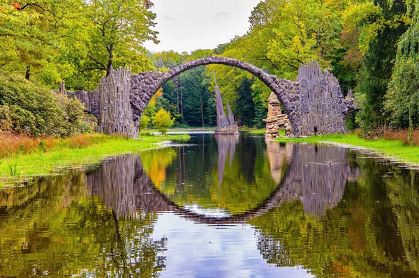 Ponte Estreita Pitoresca Parque Monumento Arquitetônico Único Ponte Diabo Rio — Fotografia de Stock