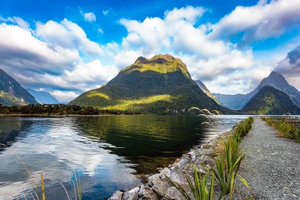 Isla Sur Nueva Zelanda Las Montañas Reflejan Agua Suave Del — Foto de Stock