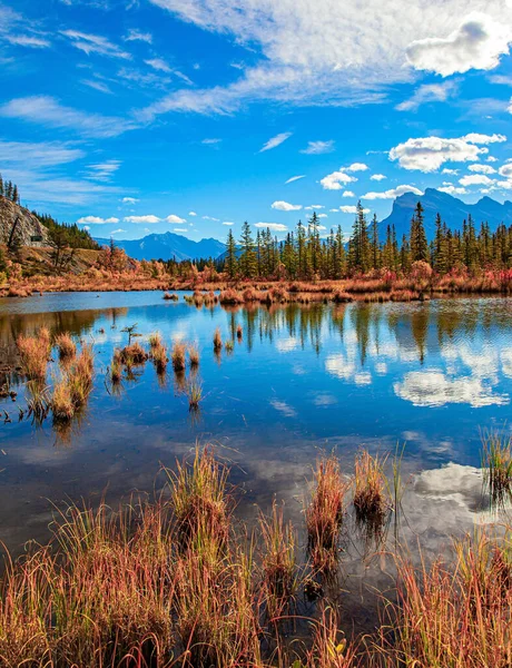 Indian Summer Rocky Mountains Smooth Water Lake Vermillon Reflects Snow — Stock Photo, Image