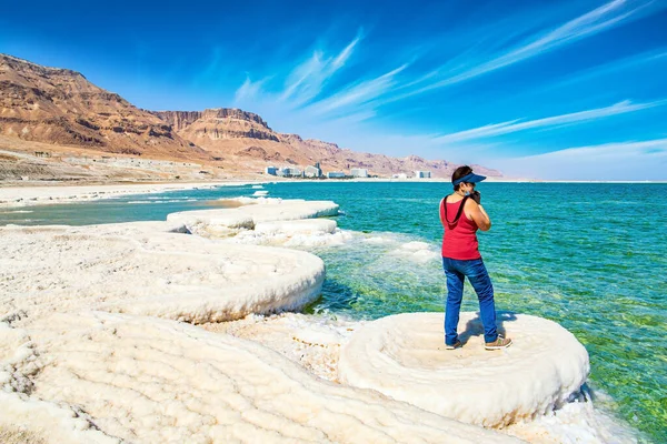 Dead Sea Woman Red Shirt Photographs Sea Surface Saltiest Lake — Stock Photo, Image