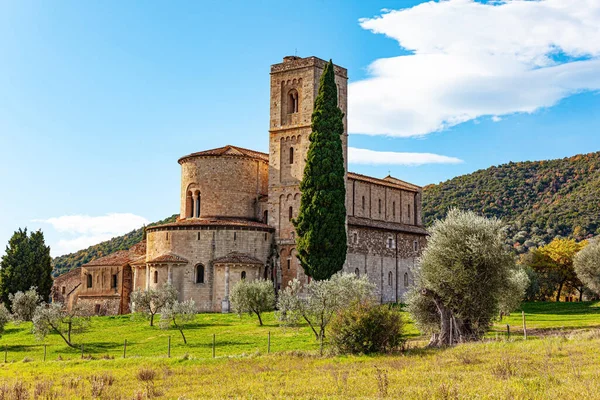 Mezzogiorno Bellissima Toscana Magnifico Monastero Medievale Tra Cipressi Giardini Vigneti — Foto Stock
