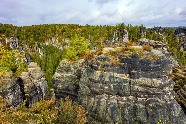 Malebné Písčité Útesy Bastei Nad Řekou Labem Německo Nádherná Závratná — Stock fotografie