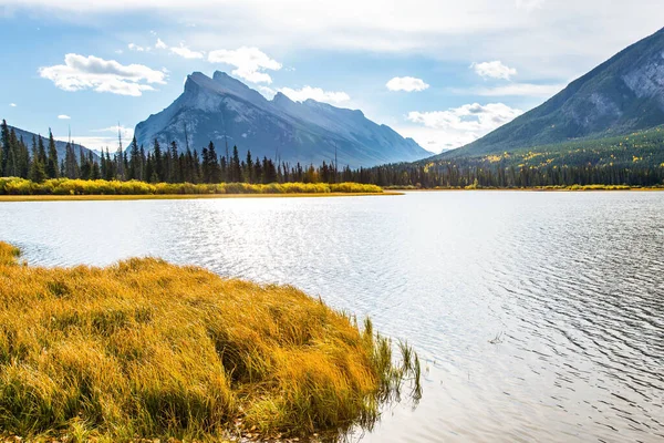 Travel Northern Autumn Grandiose Landscape Rocky Mountains Canada Lake Vermillon — Stock Photo, Image