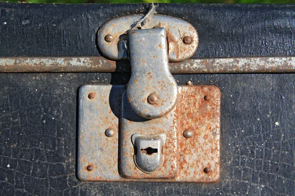 Rusty lock on old valise — Stock Photo, Image