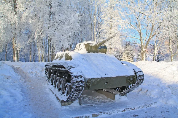 Old tank fallen asleep by snow — Stock Photo, Image