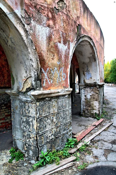 Pelare i den gamla byggnaden — Stockfoto