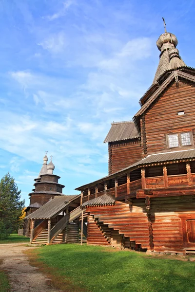 Aging orthodox chapel in village — Stockfoto