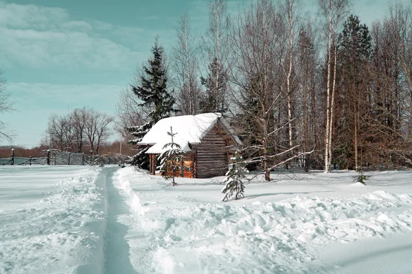 Casa rural perto de pista de neve — Fotografia de Stock