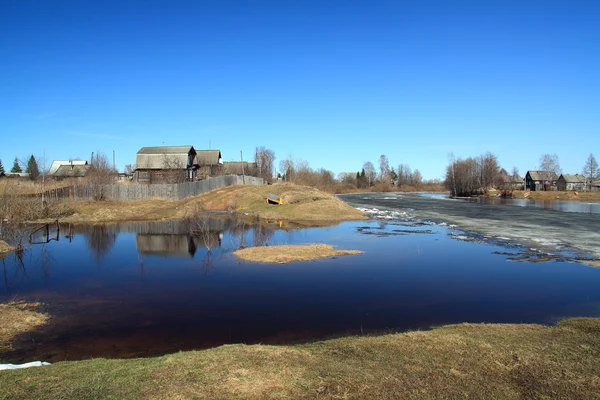 Besturen van ijs op de rivier zal naar dorpen — Stockfoto