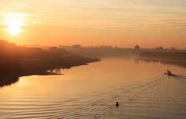 Irtysh Nehri 'nde gün doğumu.
