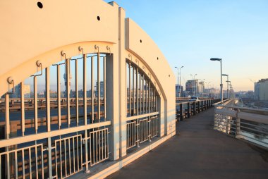 altmışıncı yıldönümü sonra ismini Köprüsü.