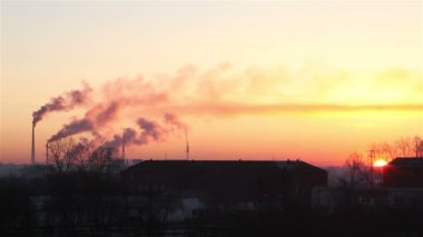sanayi kenti gündoğumu. Omsk. Rusya. Timelapse görünümü