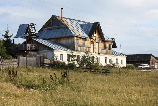 Сільський дерев'яного будинку — стокове фото