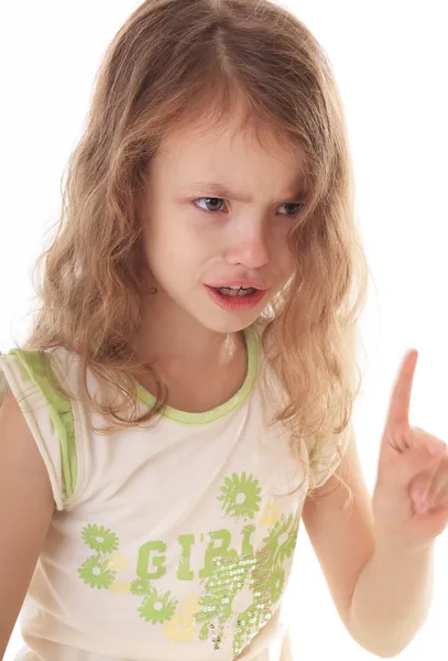 Расстроенная маленькая девочка трясет пальцем . — стоковое фото