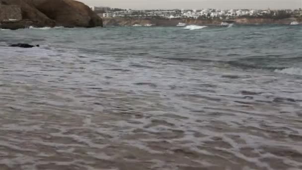 Tormenta nocturna en el Mar Rojo. Egipto, la zona de Sharks Bay (Sharm El Sheikh), el Golfo de Aqaba . — Vídeos de Stock