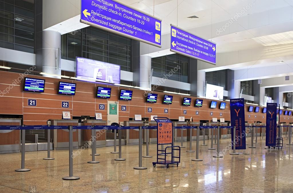 Аэропорт пулково санкт-петербург. Стойка регистрации в аэропорту шереметьево. Стойки регистрации. Аэропорт шереметьево где регистрация в аэропорту. Стойка регистрации в аэропорту.