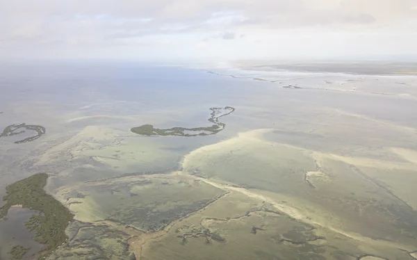 Экологическая катастрофа плотина в Атлантическом океане. Коко, Каё . — стоковое фото