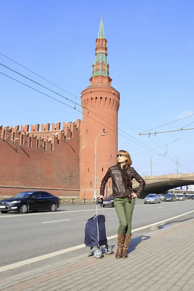 Beautiful girl came to conquer Moscow. — Stock Photo, Image