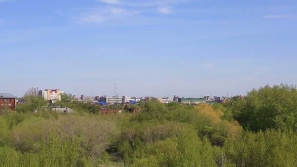 オムスク市の中心部で建設廃材をダンプします。ロシア. — ストック動画
