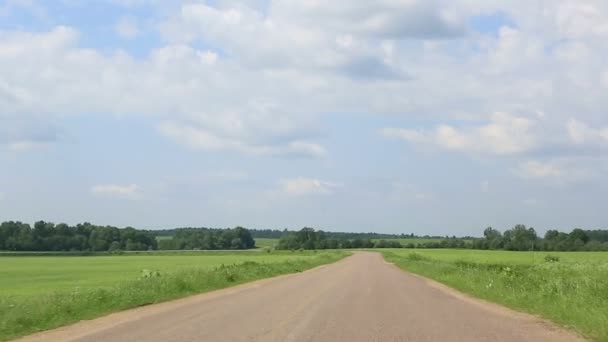 Estrada rural e nuvens . — Vídeo de Stock