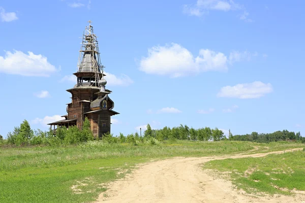 Igreja de São Sérgio de Radonezh na cachoeira Gremyachiy ke — Fotografia de Stock