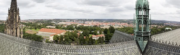 Prag şehrinin panoraması (hava durumu)). — Stok fotoğraf