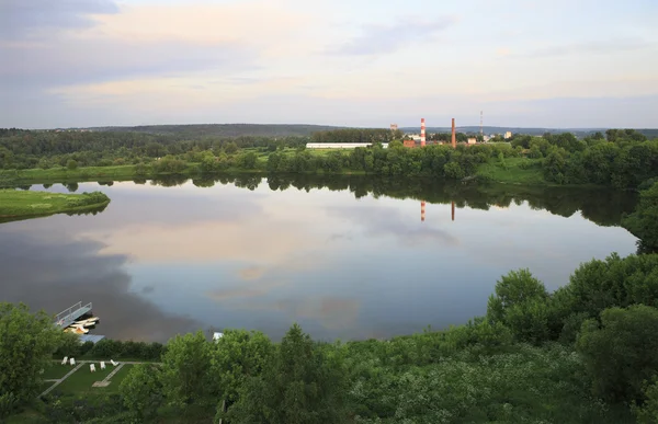 Ptichogradský rybník. Sergjev Posad. Moskevská oblast. Rusko. — Stock fotografie