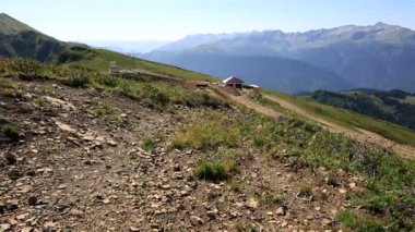 krasnaya polyana yaz panoraması. Mountain view gagra aralığı.