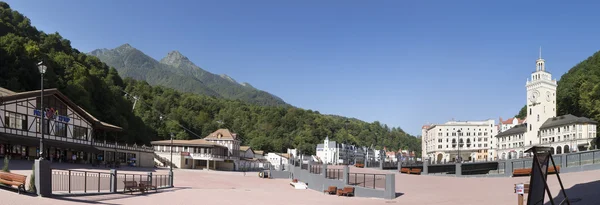 Panorama över rosa khutor alpine resort i krasnaya polyana. Sochi — Stockfoto