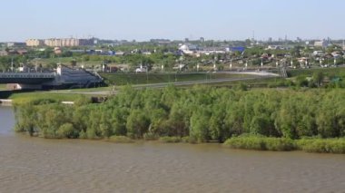 İrtiş Nehri kıyısındaki Panorama şehri Omsk. Rusya.