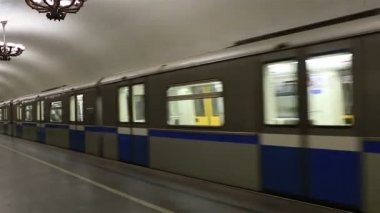 hareketi Moskova metro trenleri.