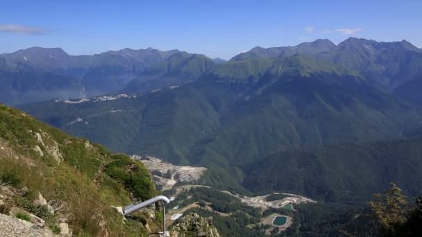 Panorama de instalações de esqui em Krasnaya Polyana . — Vídeo de Stock