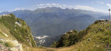 Mountain view Kafkasya aralığı. krasnaya polyan yaz panoraması