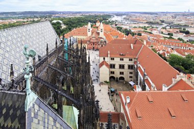 Prague Kalesi (görünümü kule, Saint Vitus CA'dan Kraliyet Sarayı
