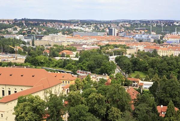 Vista de Praga desde la torre de la Catedral de San Vito . — Foto de Stock