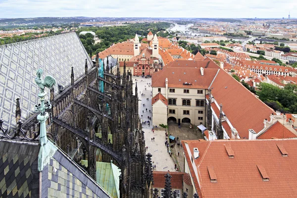 Královský palác Pražského hradu (pohled z věže svatého Víta Ca — Stock fotografie