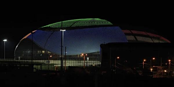 Olympianacht Illumination des großen Eispalastes "groß". Sotschi. Das Problem ist nur, dass es sich dabei um ein Problem handelt, das wir nicht lösen können. — Stockfoto