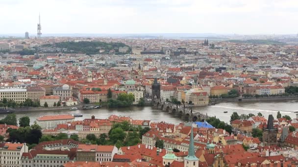 Puente de Carlos (Vista desde la torre de la Catedral de San Vito ). — Vídeos de Stock