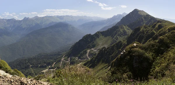 Peak sten pelare i krasnaya polyana. — Stockfoto