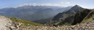 Mountain view Kafkasya aralığı. krasnaya polyan yaz panoraması