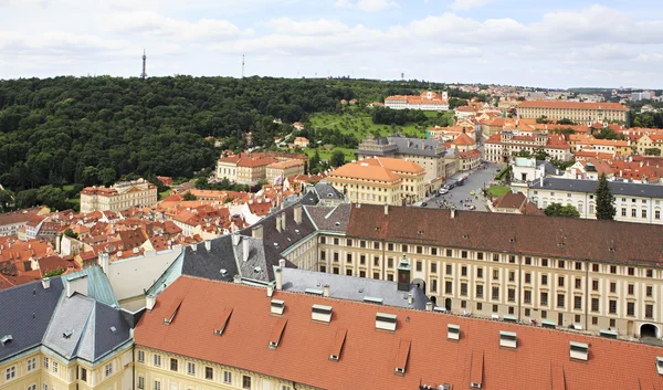 Prag tarihi merkezi (görünümü Saint Vitus Kulesi — Stok fotoğraf