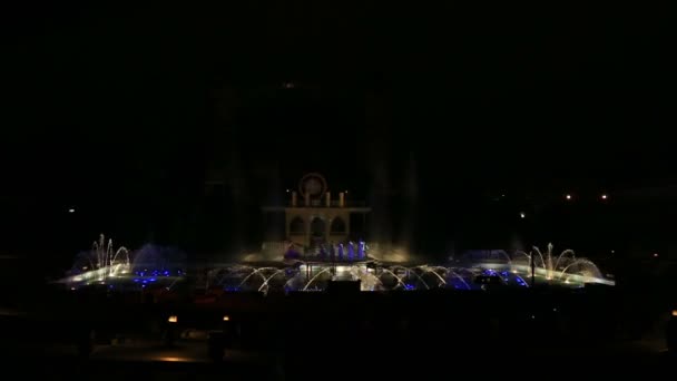 Krizik Fountain performance in Praque (night show). — Stock Video